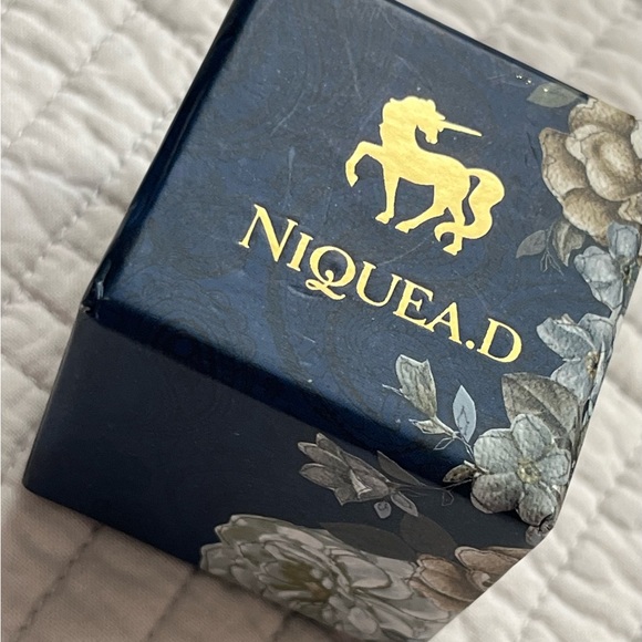 NEW IN BOX bling ring Niquead NIQUEA.D adjustable back cocktail ‘emerald cut’